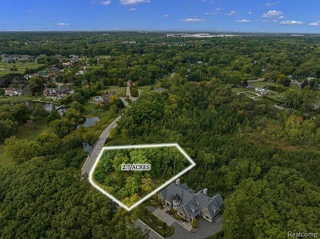 2.7 Acres of Residential Land for Sale in Bloomfield Hills, Michigan