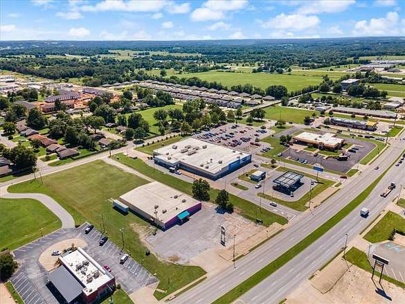 2.6 Acres of Improved Mixed-Use Land for Sale in Siloam Springs, Arkansas