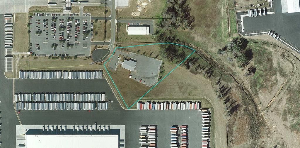 4.4 Acres of Improved Commercial Land for Sale in Valdosta, Georgia