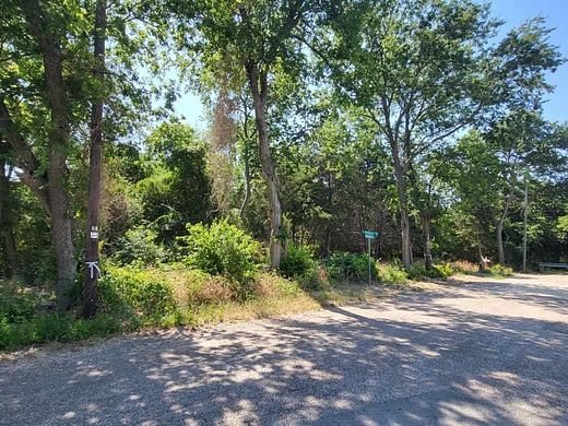 0.97 Acres of Residential Land for Sale in Grandview, Texas