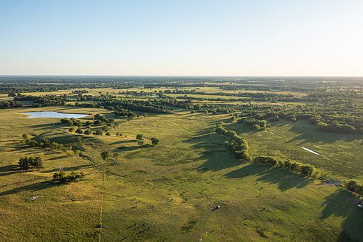 810 Acres of Improved Land for Sale in De Kalb, Texas