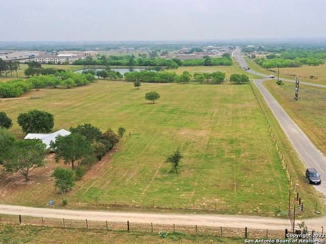 9.985 Acres of Improved Mixed-Use Land for Sale in La Vernia, Texas