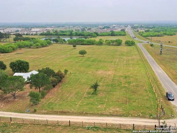 9.985 Acres of Improved Mixed-Use Land for Sale in La Vernia, Texas