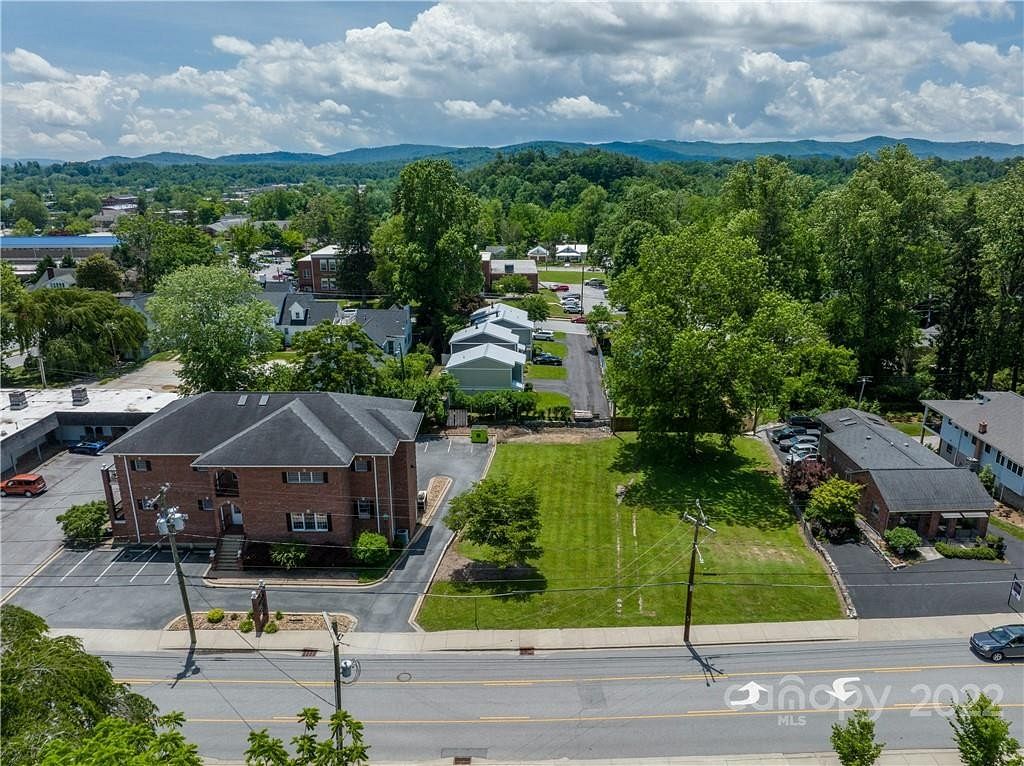 0.34 Acres of Commercial Land for Sale in Hendersonville, North Carolina