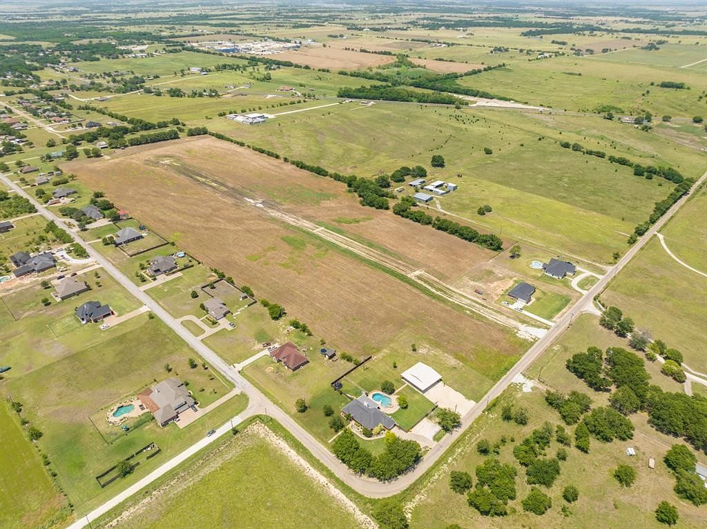 1.3 Acres of Residential Land for Sale in Hillsboro, Texas