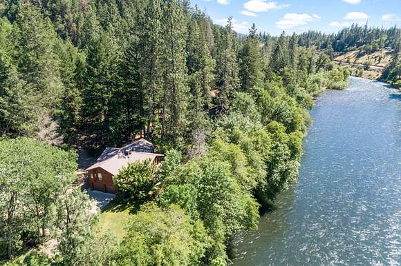 3.1 Acres of Residential Land with Home for Sale in Shady Cove, Oregon