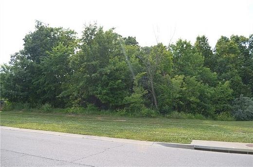 0.37 Acres of Residential Land for Sale in Gladstone, Missouri