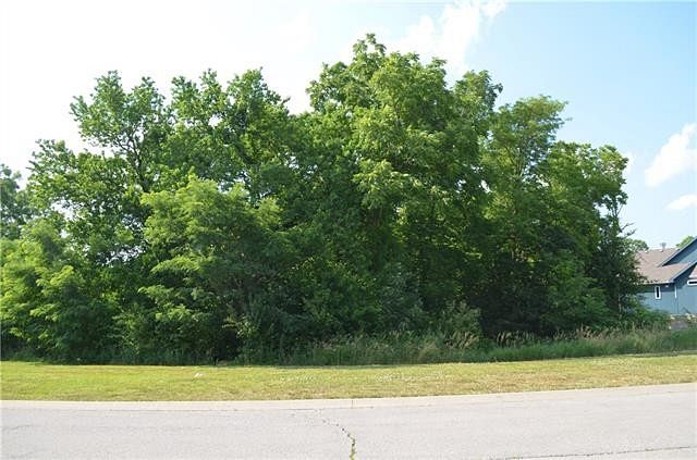 0.36 Acres of Residential Land for Sale in Gladstone, Missouri
