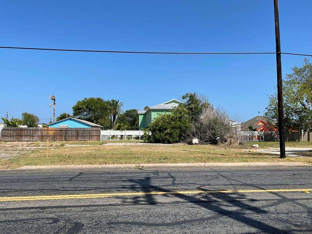 0.12 Acres of Mixed-Use Land for Sale in Rockport, Texas
