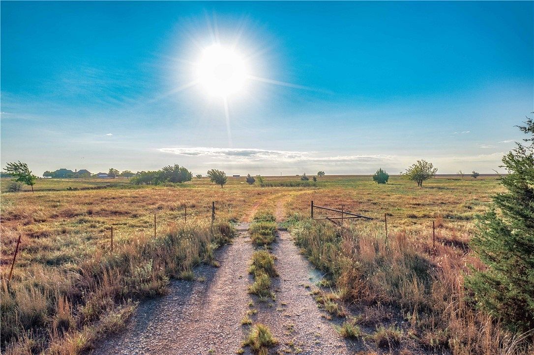 40 Acres of Agricultural Land for Sale in Piedmont, Oklahoma