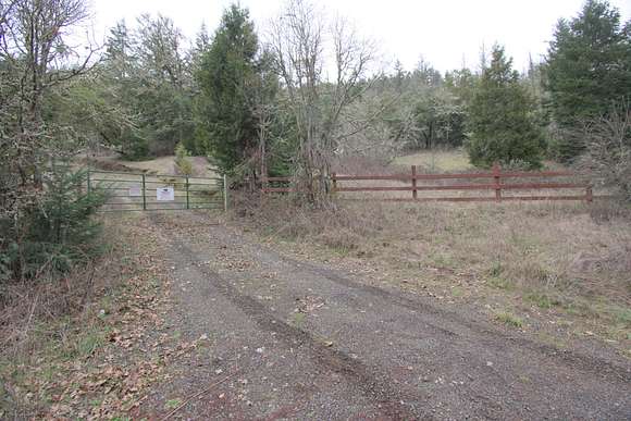 10.6 Acres of Recreational Land for Sale in Winston, Oregon