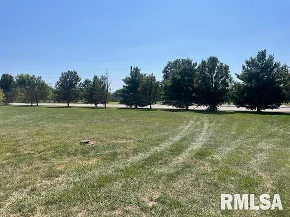 0.44 Acres of Residential Land for Sale in Carlinville, Illinois