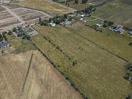 10.9 Acres of Land with Home for Sale in Gervais, Oregon