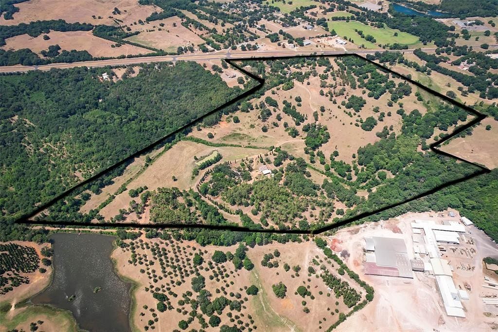126 Acres of Land for Sale in Athens, Texas
