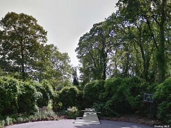 1 Acre of Land for Sale in Hauppauge, New York
