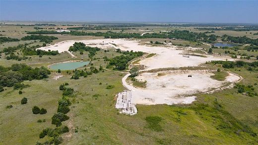 180 Acres of Agricultural Land with Home for Sale in Muenster, Texas