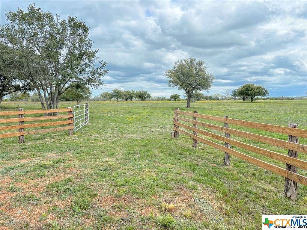 6.569 Acres of Residential Land for Sale in Hallettsville, Texas