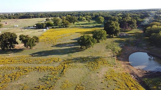 15.5 Acres of Improved Mixed-Use Land for Sale in Whitesboro, Texas
