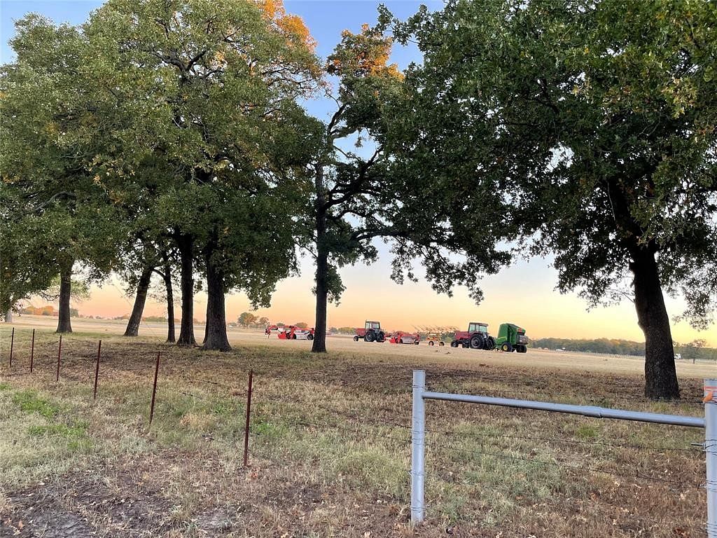 3 Acres of Land for Sale in Corsicana, Texas