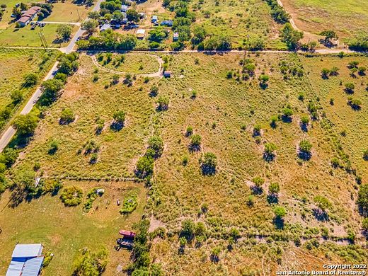 8 Acres of Land for Sale in Pearsall, Texas