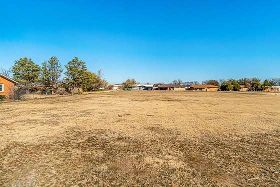 0.65 Acres of Mixed-Use Land for Sale in Tulia, Texas