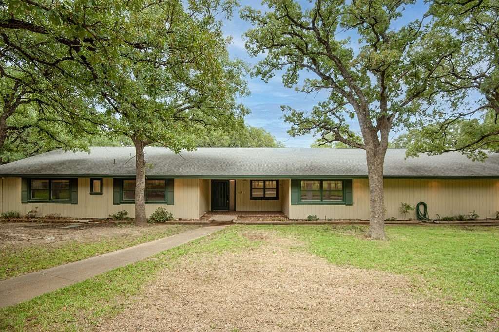 2.84 Acres of Land with Home for Sale in Dalworthington Gardens, Texas