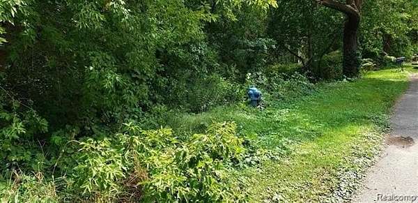0.39 Acres of Residential Land for Sale in Waterford, Michigan