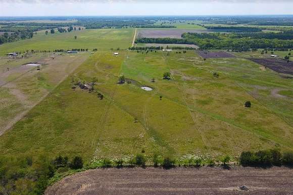 10.044 Acres of Land for Sale in Blossom, Texas