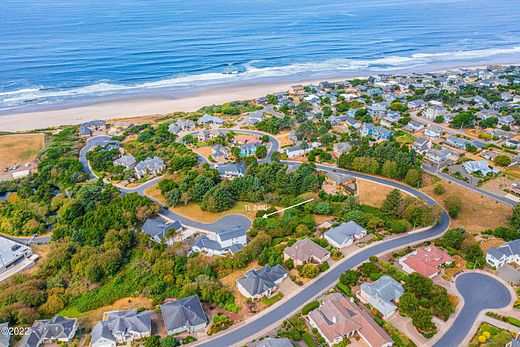 0.35 Acres of Mixed-Use Land for Sale in Lincoln City, Oregon