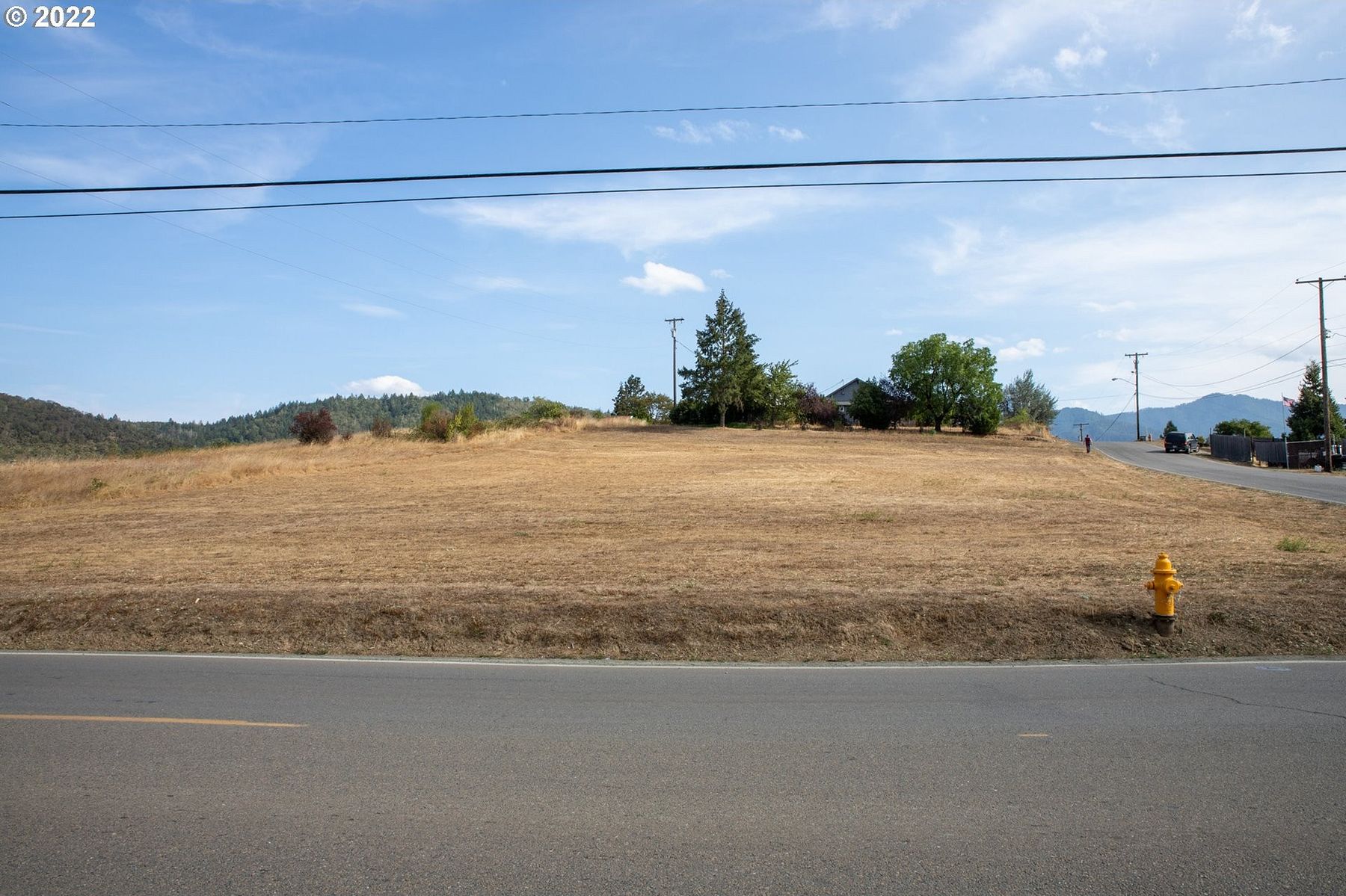 0.95 Acres of Mixed-Use Land for Sale in Riddle, Oregon