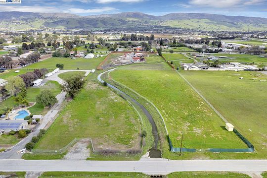 Residential Land for Sale in San Martin, California