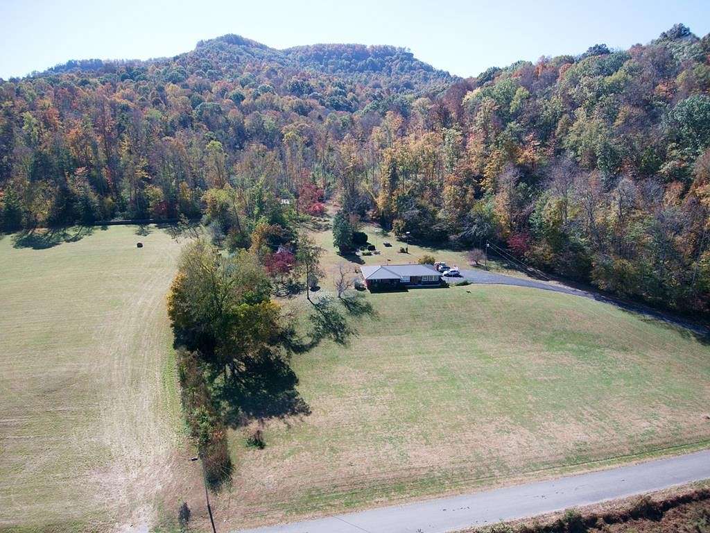 24 Acres of Land with Home for Sale in Pall Mall, Tennessee
