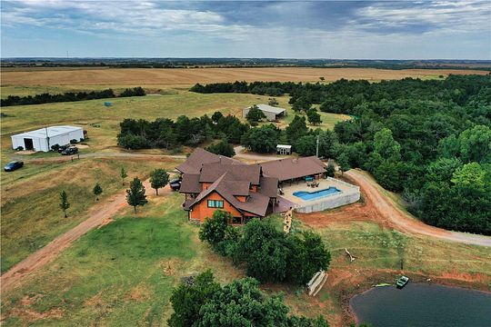 557 Acres of Land with Home for Sale in Hinton, Oklahoma