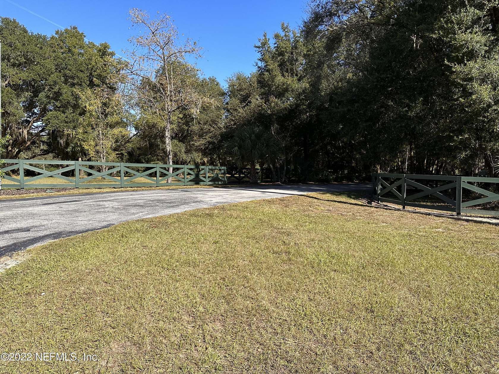 2.5 Acres of Residential Land for Sale in Umatilla, Florida