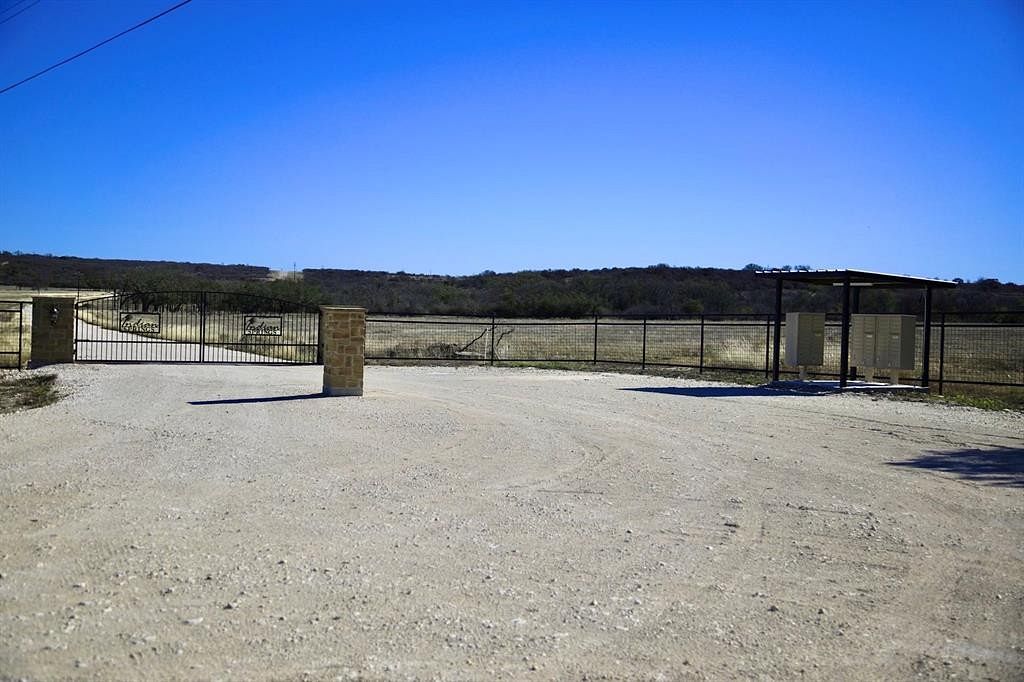 10.01 Acres of Land for Sale in Hamilton, Texas