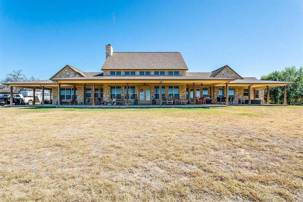 157.14 Acres of Land with Home for Sale in Dublin, Texas