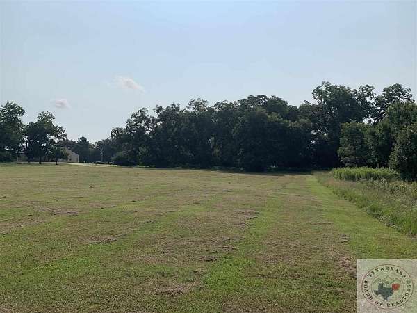 4.15 Acres of Commercial Land for Sale in Queen City, Texas