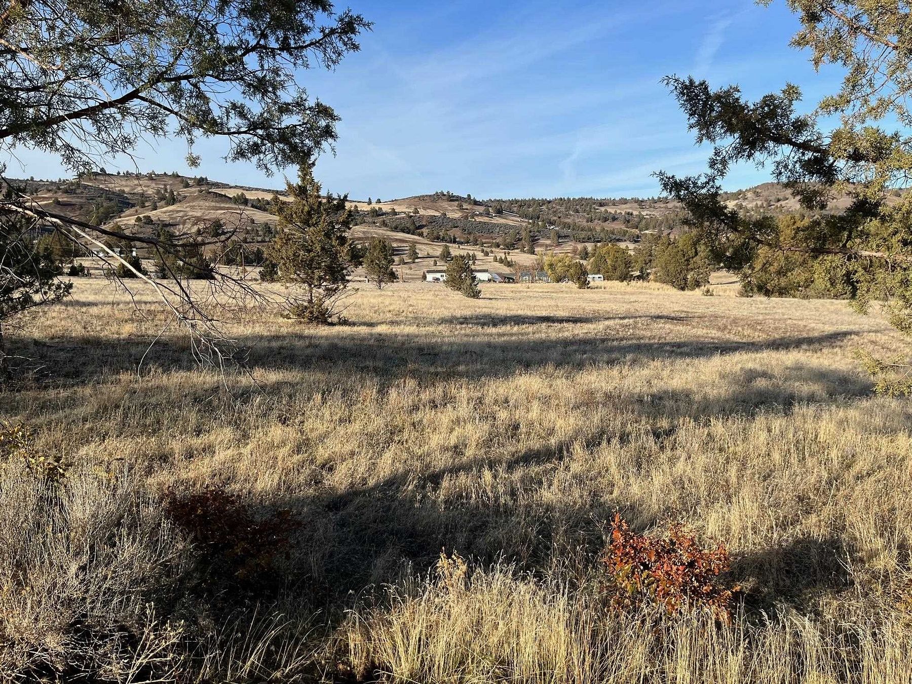1 Acre of Land for Sale in Hornbrook, California