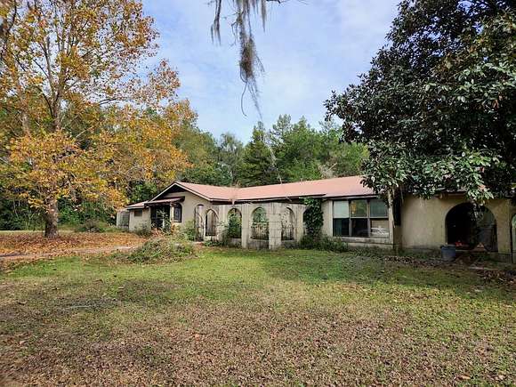 9.35 Acres of Residential Land with Home for Sale in Williston, Florida