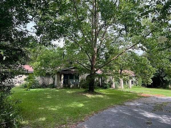 9.35 Acres of Improved Mixed-Use Land for Sale in Williston, Florida