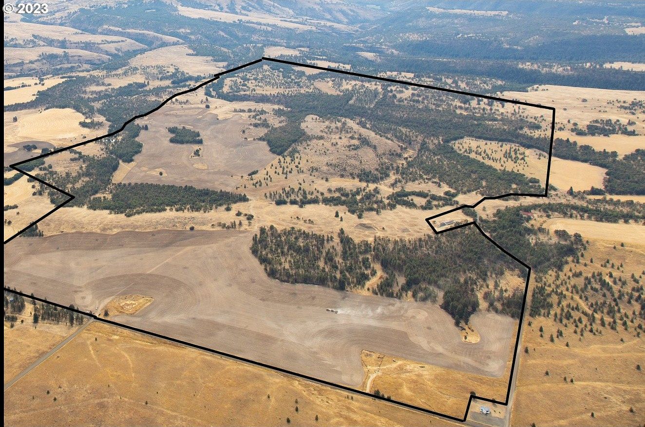 966 Acres of Recreational Land for Sale in Dufur, Oregon