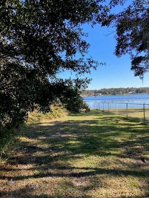 8 Acres of Residential Land for Sale in Umatilla, Florida