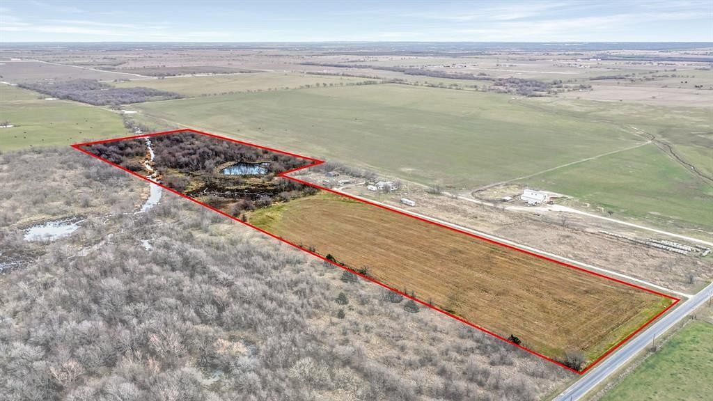 19.9 Acres of Agricultural Land for Sale in Collinsville, Texas