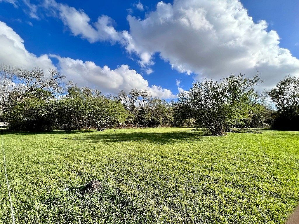1.5 Acres of Residential Land for Sale in El Campo, Texas