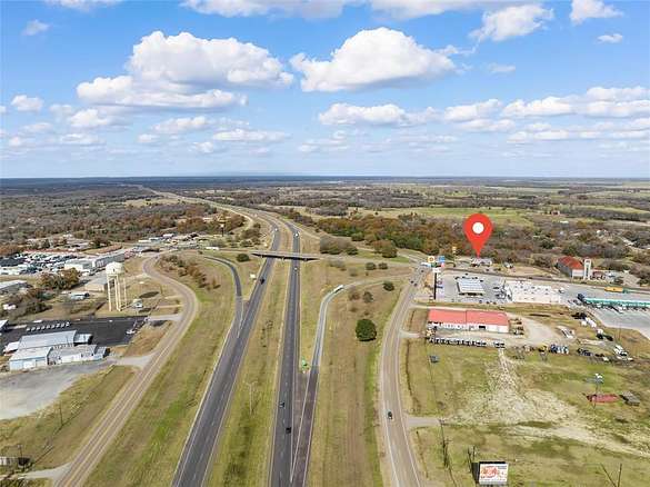 3.3 Acres of Improved Commercial Land for Sale in Fairfield, Texas