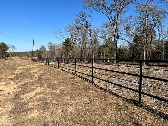 4.902 Acres of Land for Sale in Lindale, Texas