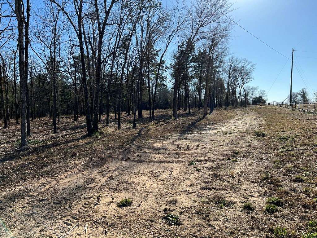 5 Acres of Land for Sale in Lindale, Texas