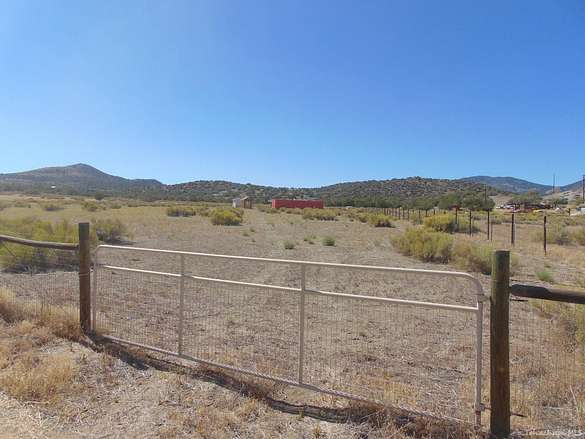 5 Acres of Land for Sale in Tehachapi, California