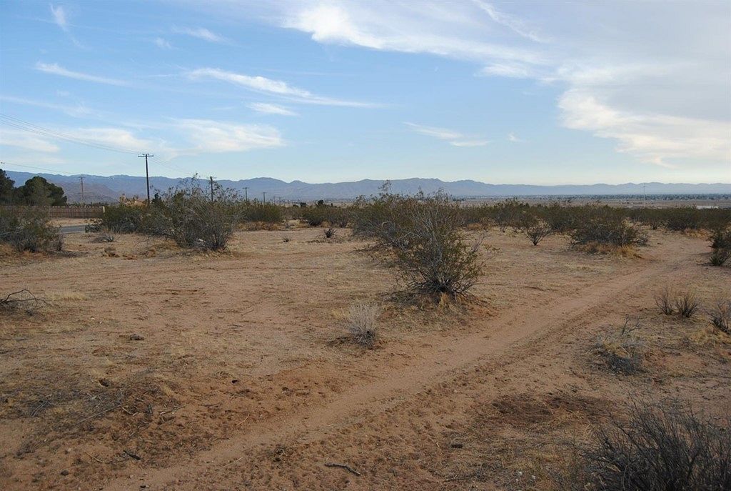 8 Acres of Land for Sale in Apple Valley, California