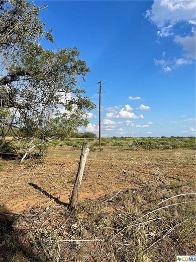 102 Acres of Land for Sale in Stockdale, Texas